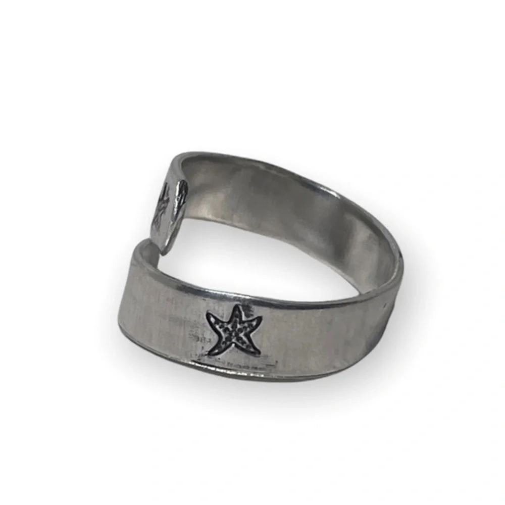 Handmade‎ 8/9 hand stamped starfish pattern adjustable hypoallergenic wrap ring